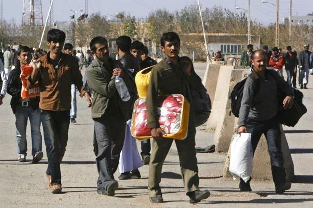 موج بازگشت افغان ها از ایران به کشور خود